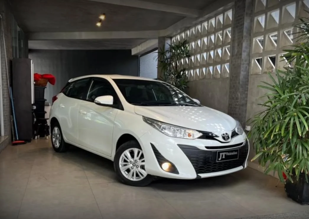 Toyota Yaris Branca 2019/2020